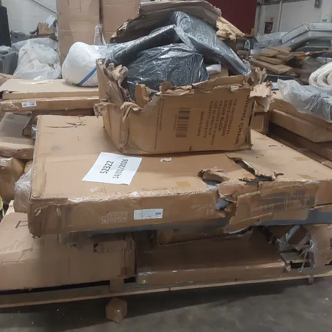 PALLET CONTAINING A LARGE QUANTITY OF ASSORTED FURNITURE PARTS ECT