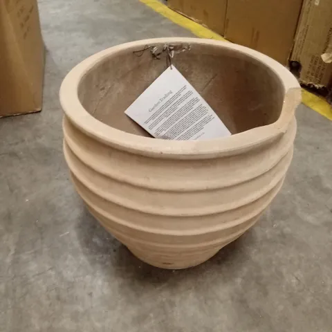 MEDIUM SIZE TERRACOTTA PLANTER
