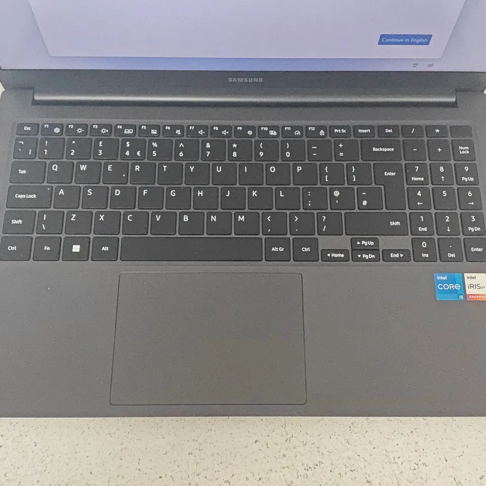 UNBOXED SAMSUNG INTEL I5 IRIS XE GRAPHICS LAPTOP IN BLACK - NP750XFG