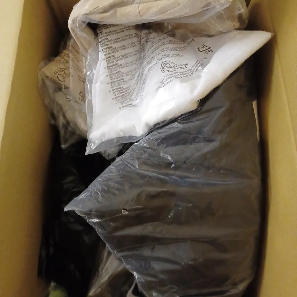 BOX OF APPROXIMATELY 20 ASSORTED CLOTHING PRODUCTS IN VARIOUS BRANDS & SIZES TO INCLUDE JEANS, BIKINI TOPS, SHIRTS ETC 