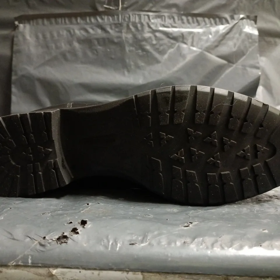 BOXED PAIR OF HUSH PUPPIES VANESSA KNEE-HIGH BOOTS IN BLACK SIZE UK 7