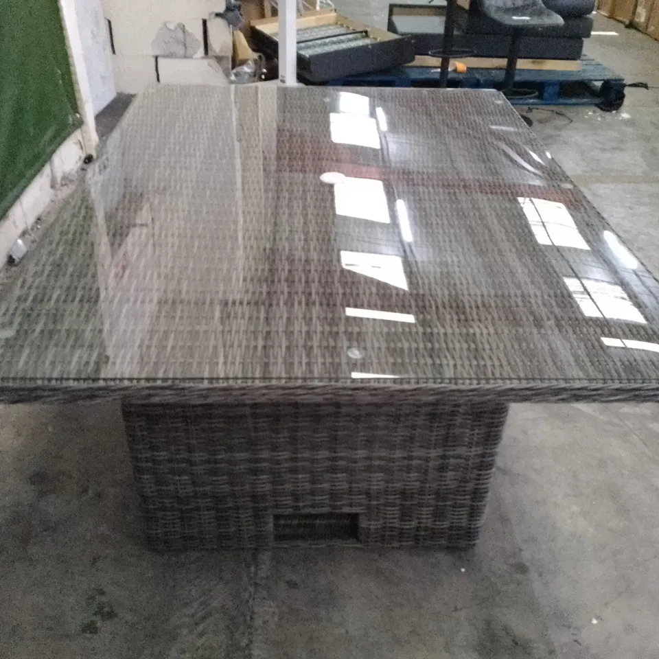 RATTAN DINING TABLE WITH GLASS TOP