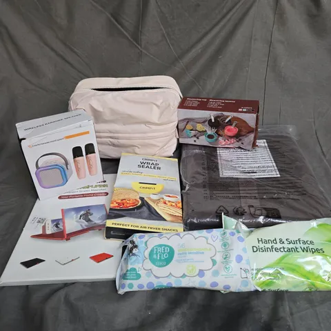 BOX OF APPROXIMATELY 15 ASSORTED HOUSEHOLD ITEMS TO INCLUDE - CRIMPIT WRAP SEALER - MEASURING CUPS - DUVET SET DOUBLE - ETC