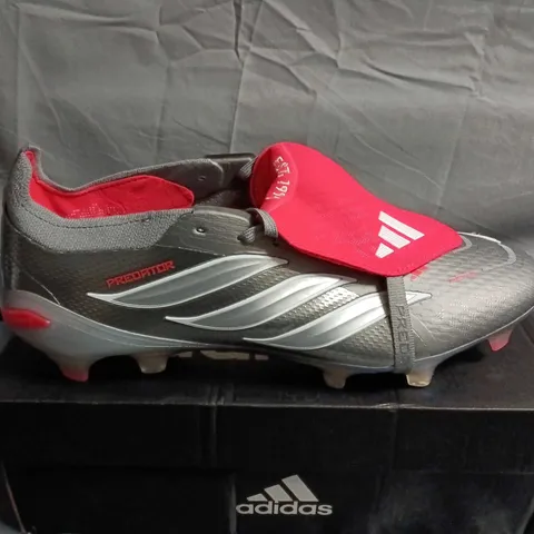 BOXED PAIR OF ADIDAS PREDATOR FOOTBALL BOOTS - UK SIZE 11