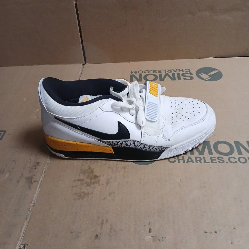 NIKE SNEAKERS – WHITE WITH BLACK SWOOSH AND YELLOW STRAP BOXED UK SIZE 9