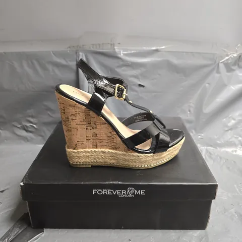 BOXED FOREVER ME FLM-DEBORAH OPEN TO WEDGE HEELS - UK 4
