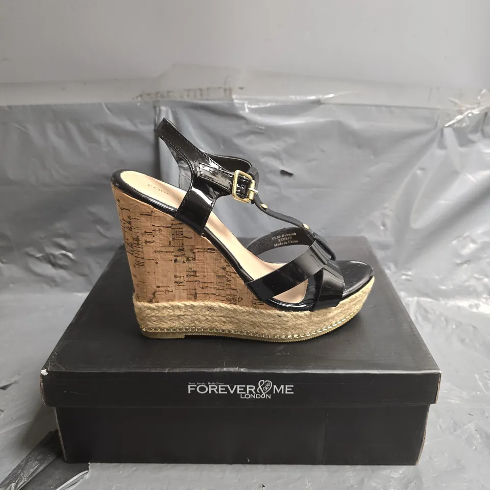 BOXED FOREVER ME FLM-DEBORAH OPEN TO WEDGE HEELS - UK 4 