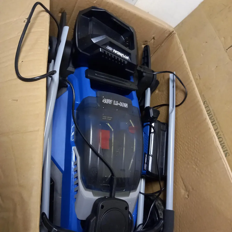 HYUNDAI 15"/38CM CORDLESS 40V LITHIUM-ION BATTERY ROLLER LAWNMOWER