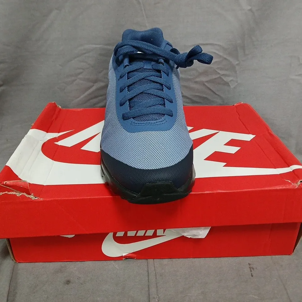 BOXED PAIR OF NIKE AIR MAX SHOES IN BLUE SIZE UK 10