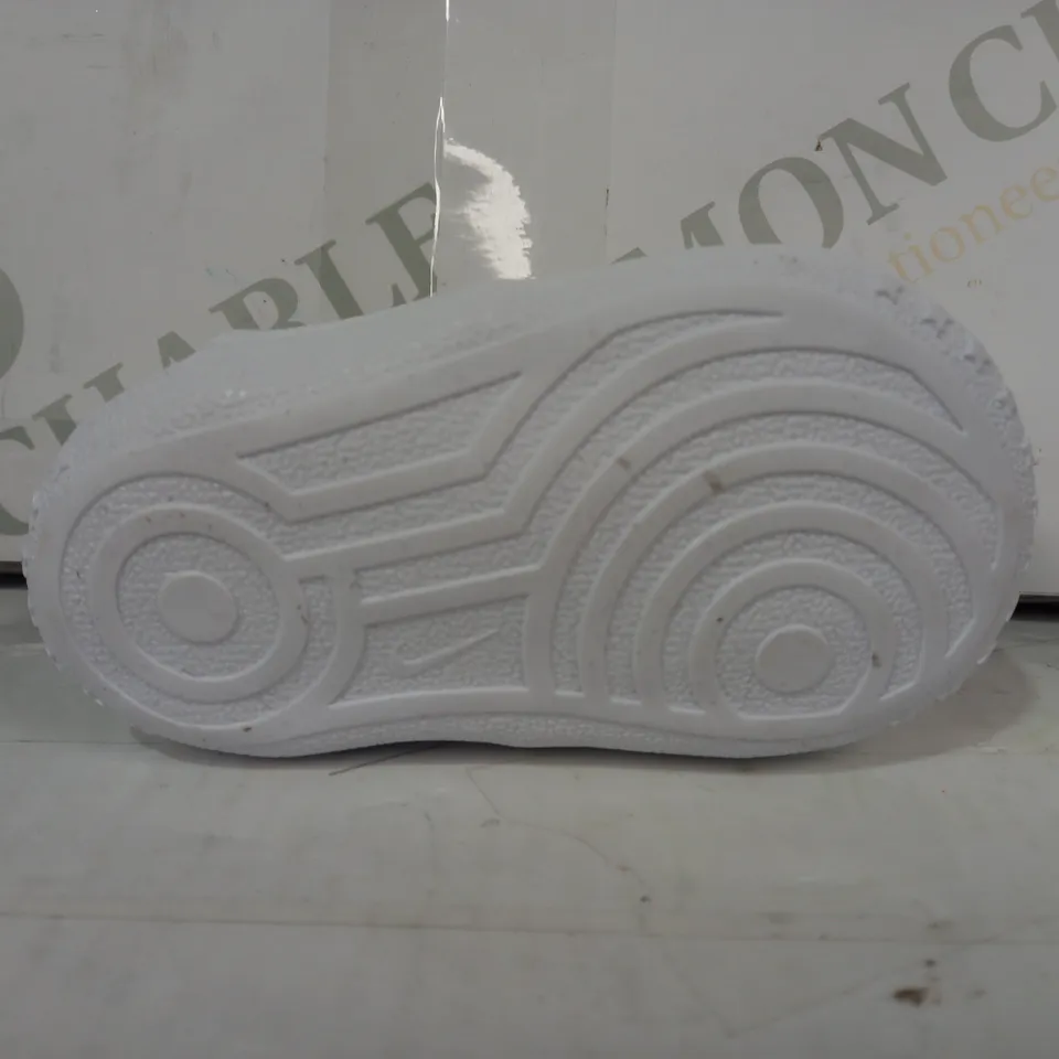 BOXED PAIR OF NIKE FORCE 1 CRIB INFANT SHOES IN WHITE UK SIZE 1.5