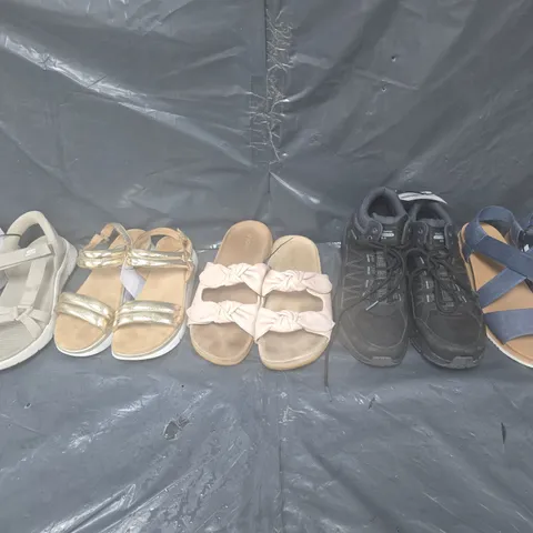 APPROXIMATELY 12 ASSORTED PAIRS OF SHOES OF VARIOUS STYLES AND SIZES