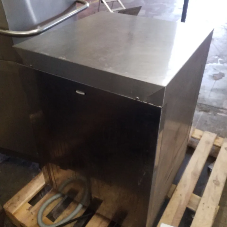 HOBART ECOMAX502S-20 CABINET DISHWASHER