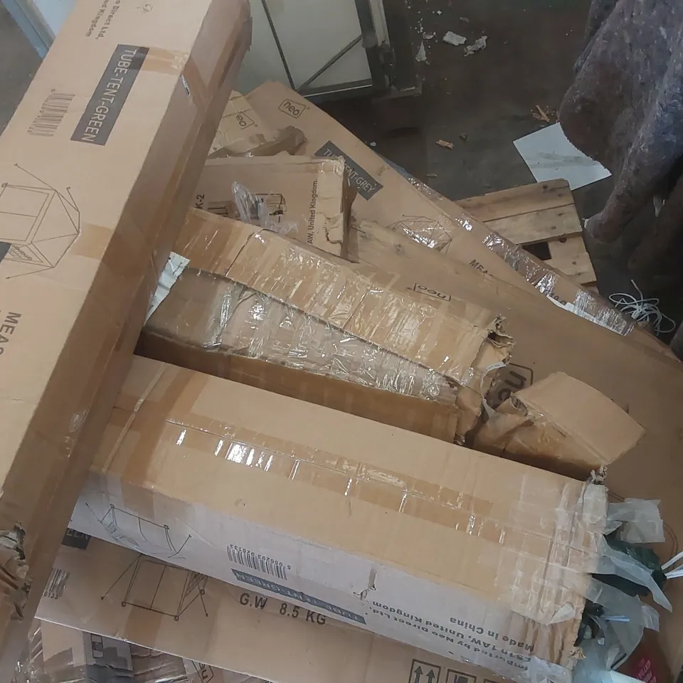 PALLET CONTAINING ASSORTED NEO ITEMS INCLUDING: TUBE TENTS, SACK TRUCK ECT
