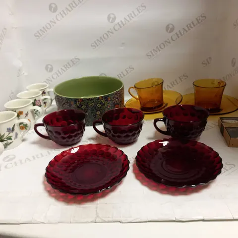 LOT OF ASSORTED HOUSEHOLD GOODS TO INCLUDE BOWLS AND CUPS ETC.