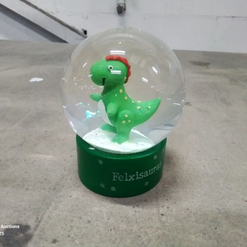 BOXED THE PERSONALISED MEMENTO COMPANY PERSONALISED DINOSAUR GLITTER SNOW GLOBE RRP £16.99