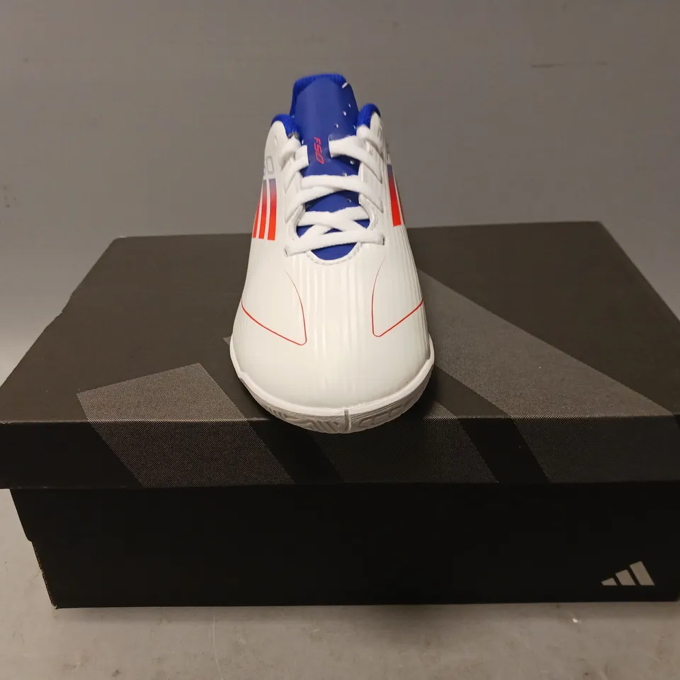 BOXED PAIR OF ADIDAS F50 CLUB SHOES IN WHITE/BLUE/RED UK SIZE 2