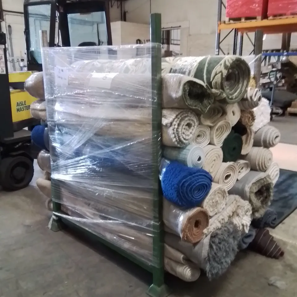 STILLAGE OF APPROXIMATELY 25 QUALITY DESIGNER RUGS
