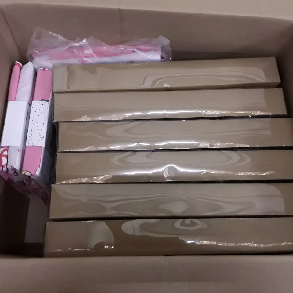 BOX CONTAINING APPROXIMATELY 7 BRAND NEW 60 SILVER BAUBLE PACKS & 4 UNICORN DUVET SETS