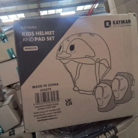 BOXED KAYMAN KIDS HELMET AND PAD SET