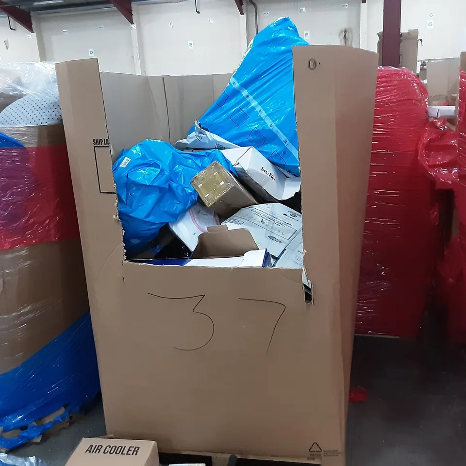 PALLET OF ASSORTED PRODUCTS TO INCLUDE AIR COOLER, HOMIDEE CLOTHES RACK, TATKRAFTCLOTHES RAIL WITH WHEELS, EONO UMBRELLA, CLOTHES HANGERS