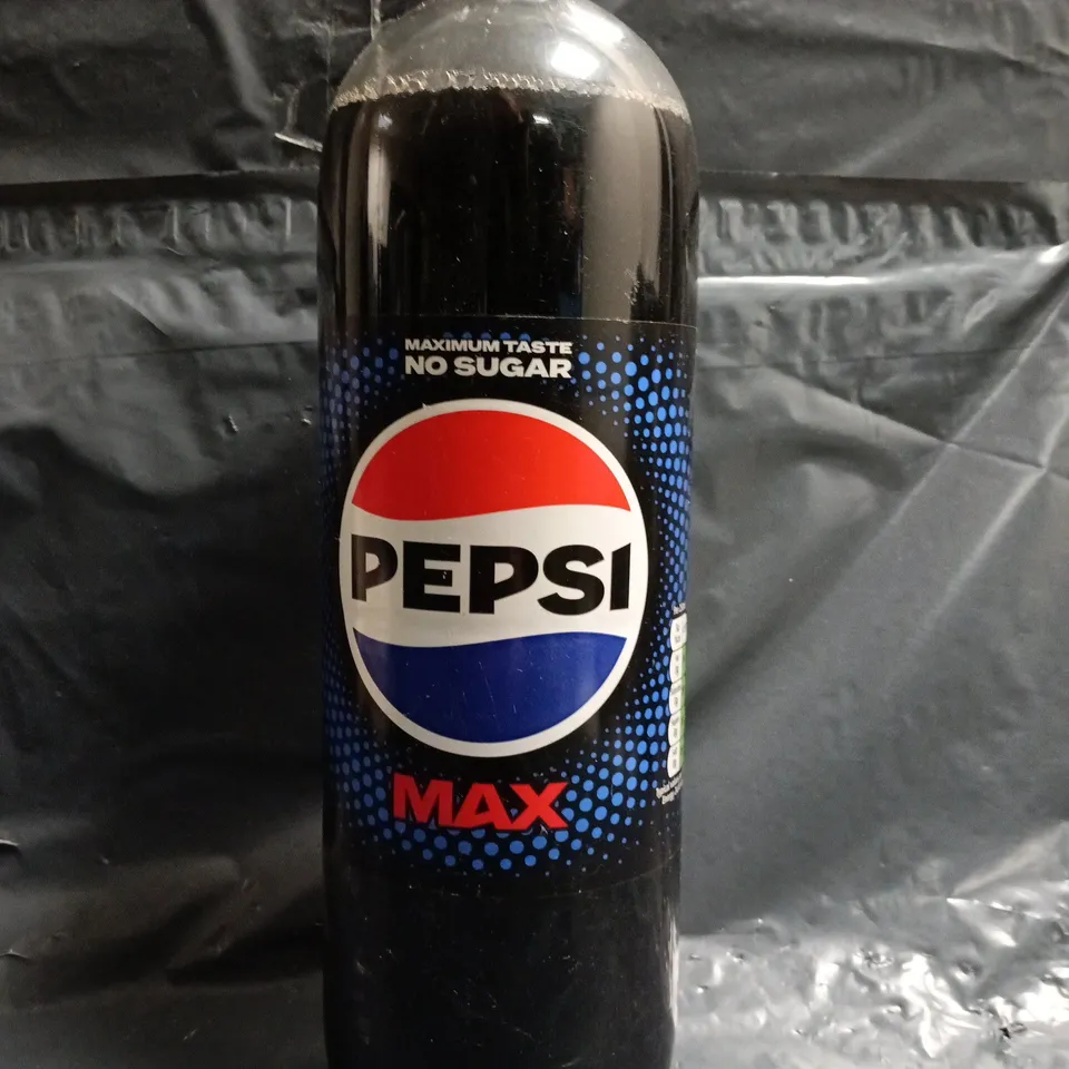 APPROXIMATELY 4 X 2 LITRE BOTTLES OF PEPSI MAX