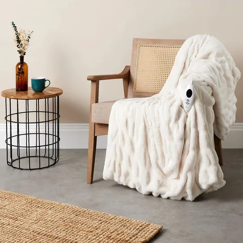 COZEE HOME LUXURY RUCHED FAUX FUR AND VELVETSOFT HEATED THROW  GREY. UNBOXED