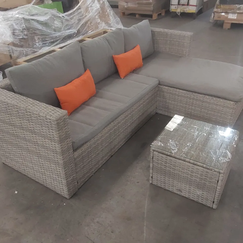 FLESSEL RATTAN SOFA SET