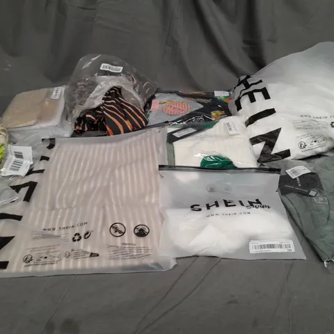LARGE QAUNTIITY OF ASSORTED CLOTHING ITEMS IN VARIOUS SIZES AND COLORS TO INCLUDE DRESSES, T-SHIRTS AND SOCKS