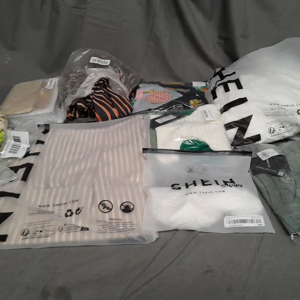 LARGE QAUNTIITY OF ASSORTED CLOTHING ITEMS IN VARIOUS SIZES AND COLORS TO INCLUDE DRESSES, T-SHIRTS AND SOCKS