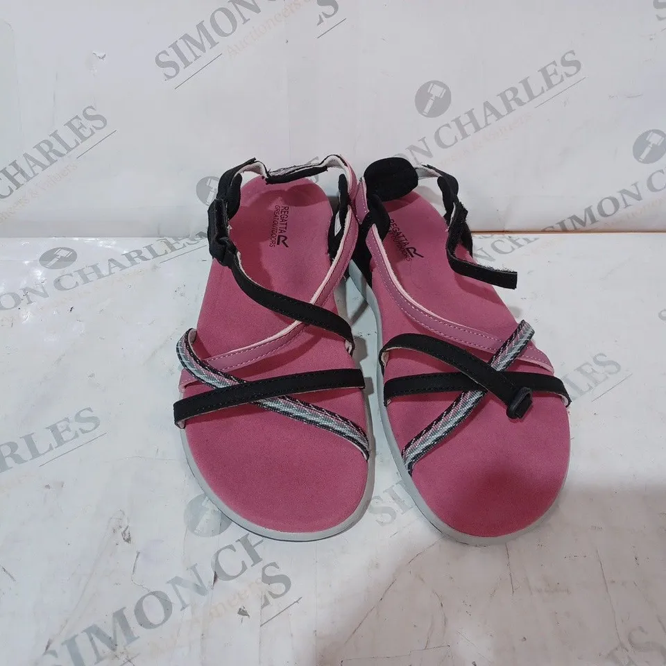 REGATTA SANDALS IN DARK PINK - UK 7 