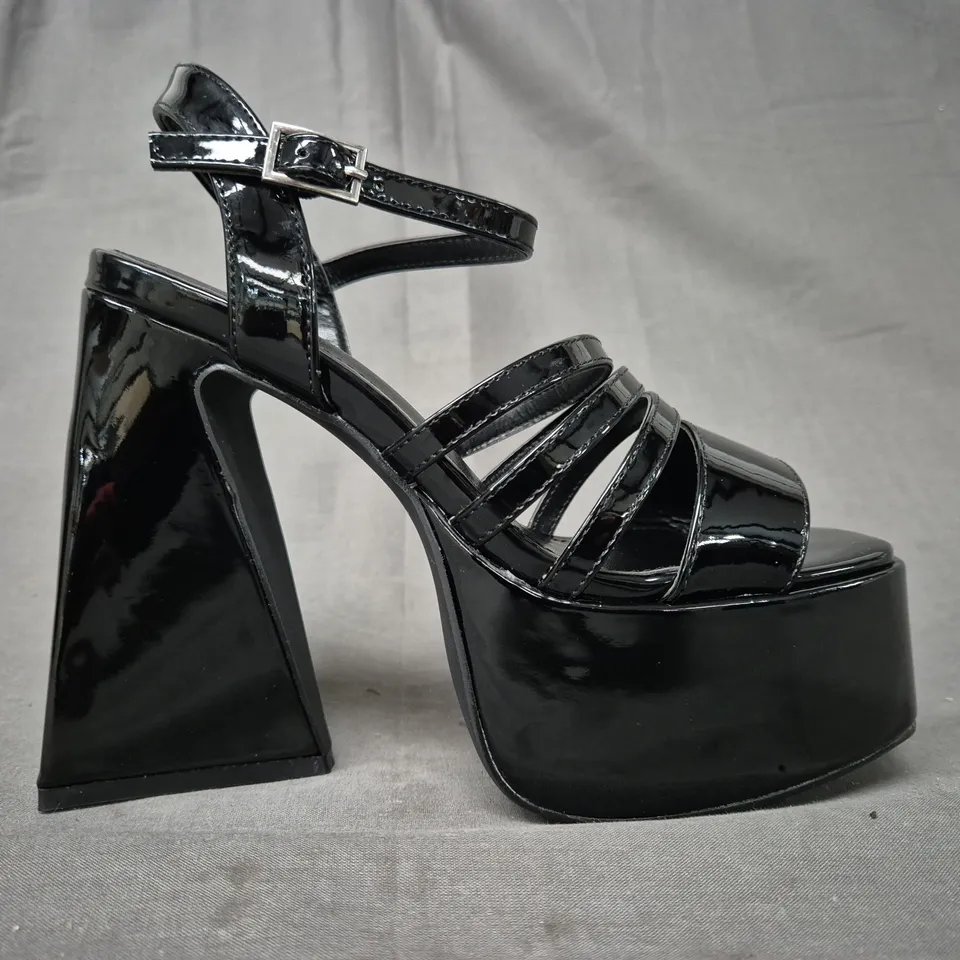 BOXED PAIR OF KOI OPEN TOE PLATFORM BLOCK HEEL SANDALS IN BLACK SIZE 3