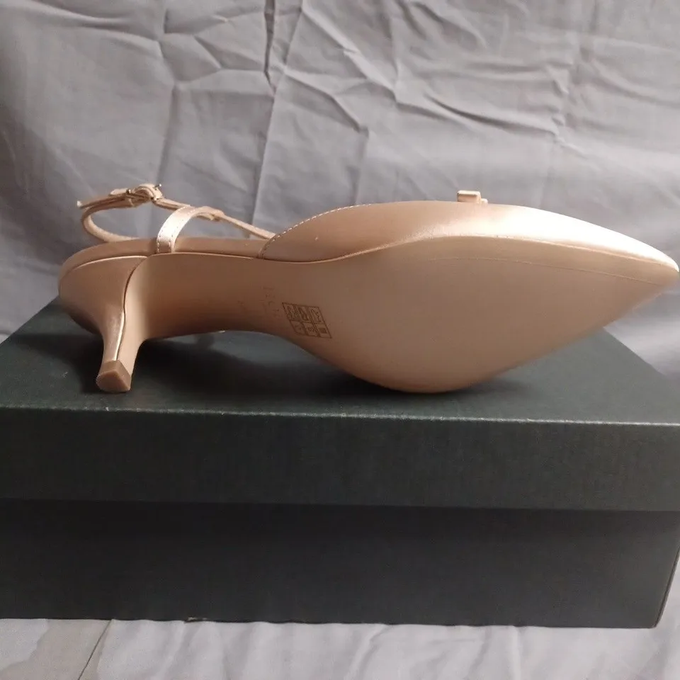 BOXED PAIR OF HOBBS WOMEN'S NUDE SLINGBACK BOW HEELS – POINTED TOE, KITTEN HEEL