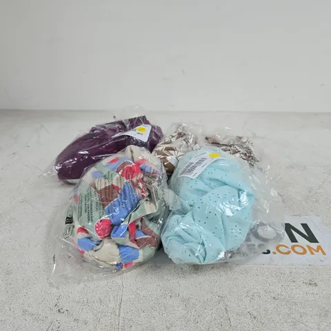 BOX OF APPROXIMATELY 30 ASSORTED CLOTHING ITEMS OF VARIOUS STYLES AND SIZES TO INCLUDE ICHI, KIM AND CO ETC