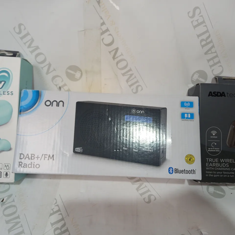 LOT OF PPROXIMATELY 20 ASSORTED HOUSEHOLD ITEMS TO INCLUDE JVC GUMY TRUE WIRELESS EARPHONES, ONN DAB+/FM RADIO, ASDA TECH TRUE WIRELESS EARBUDS, ETC