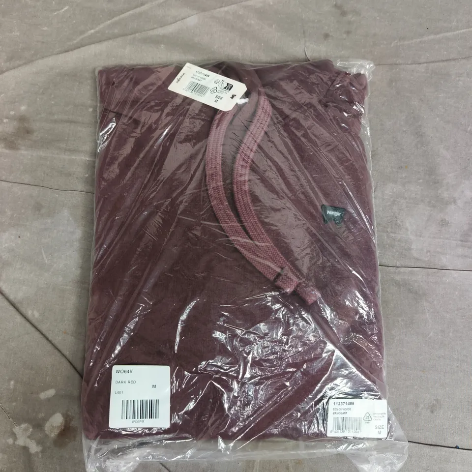 BAGGED WRANGLER SIGN OFF HOODIE IN MAHOGANY - MEDIUM