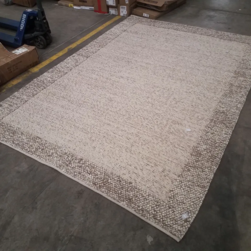 QUALITY DESIGNER AREA RUG APPROXIMATELY 200×290CM