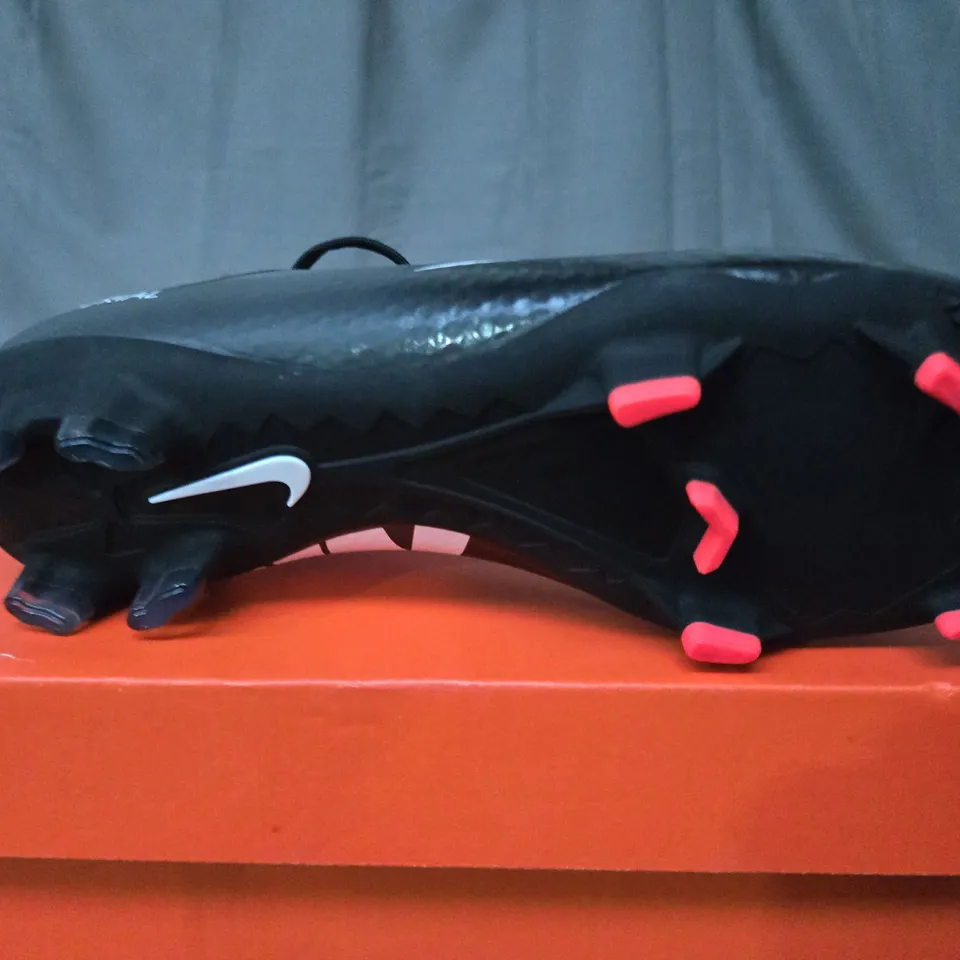 BOXED NIKE MERCURIAL VICTORY IV TG FOOTBALL BOOTS - UK 6