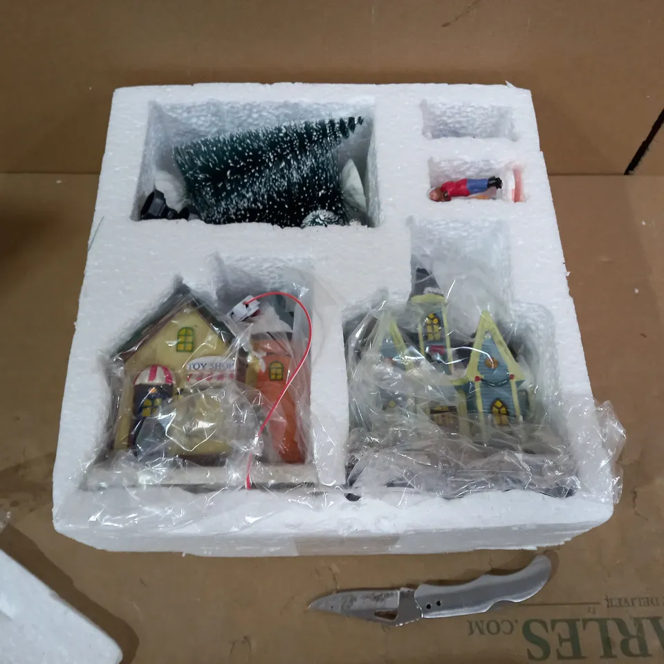 FESTIVE CUSTOMISABLE CHRISTMAS STREET SCENE