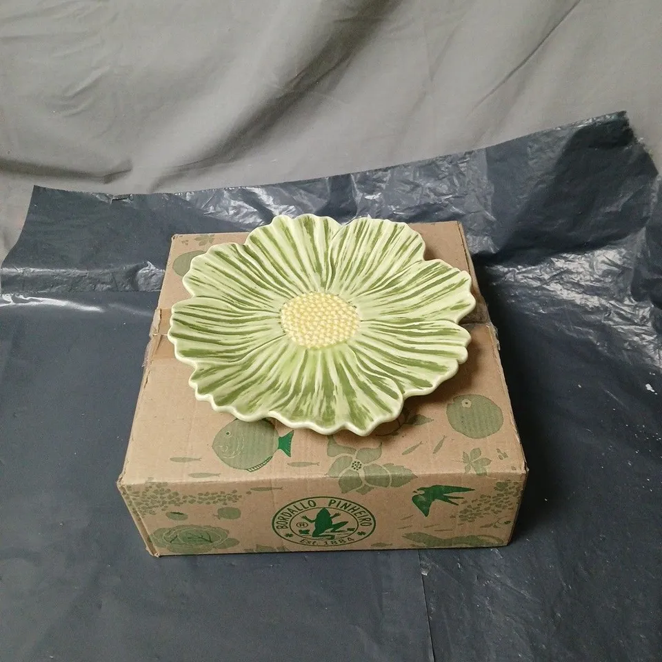 SET OF 3 BORDALLO PINHEIRO CERAMIC FLOWER PLATE – GREEN