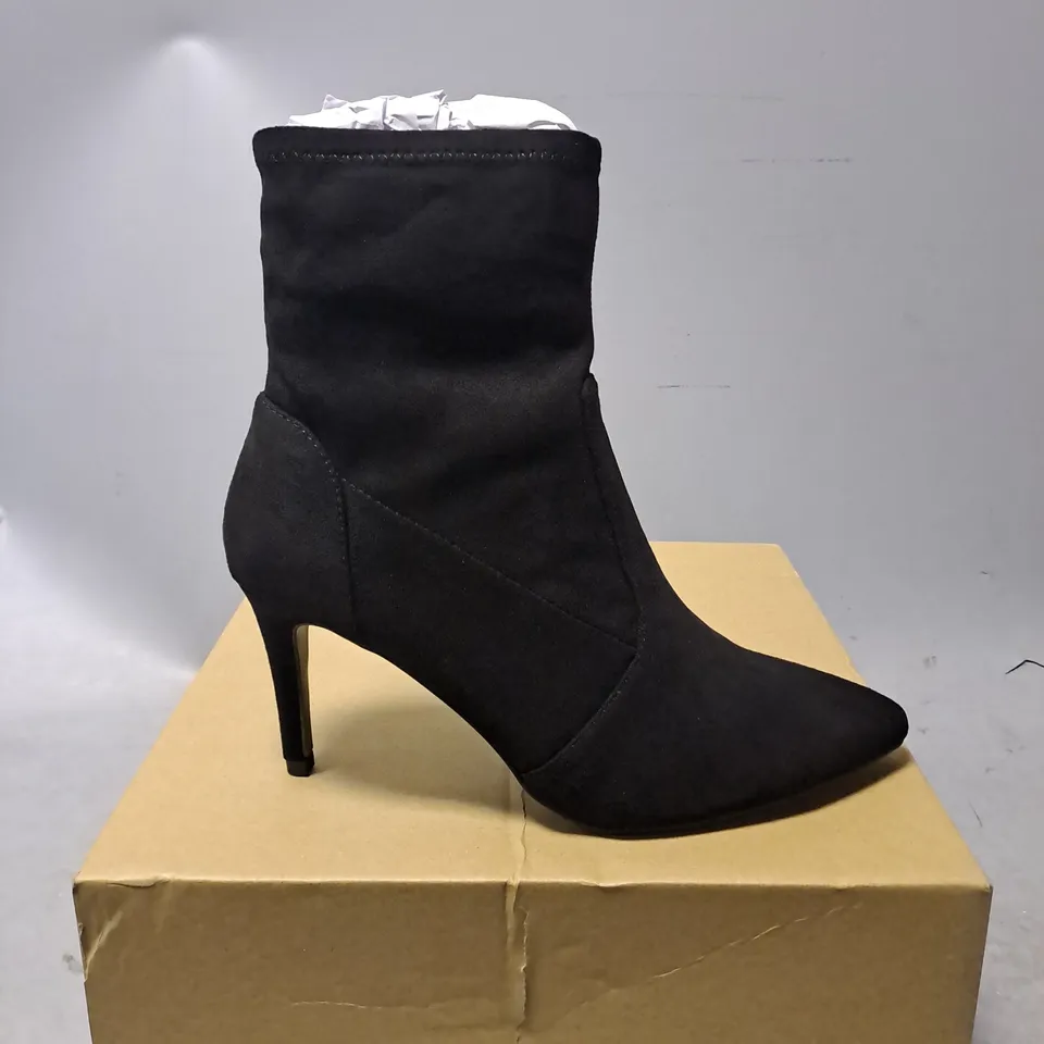 BOXED BY VERY HIGH HEEL BLACK BOOTS - SIZE 6