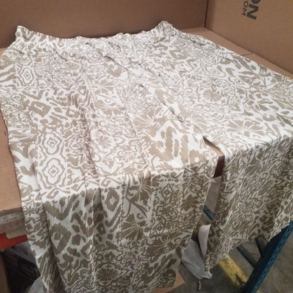 BOXED APPROXIMATELY 31 JD WILLIAM'S CRINKLE PALAZZO TAUPE MULTI