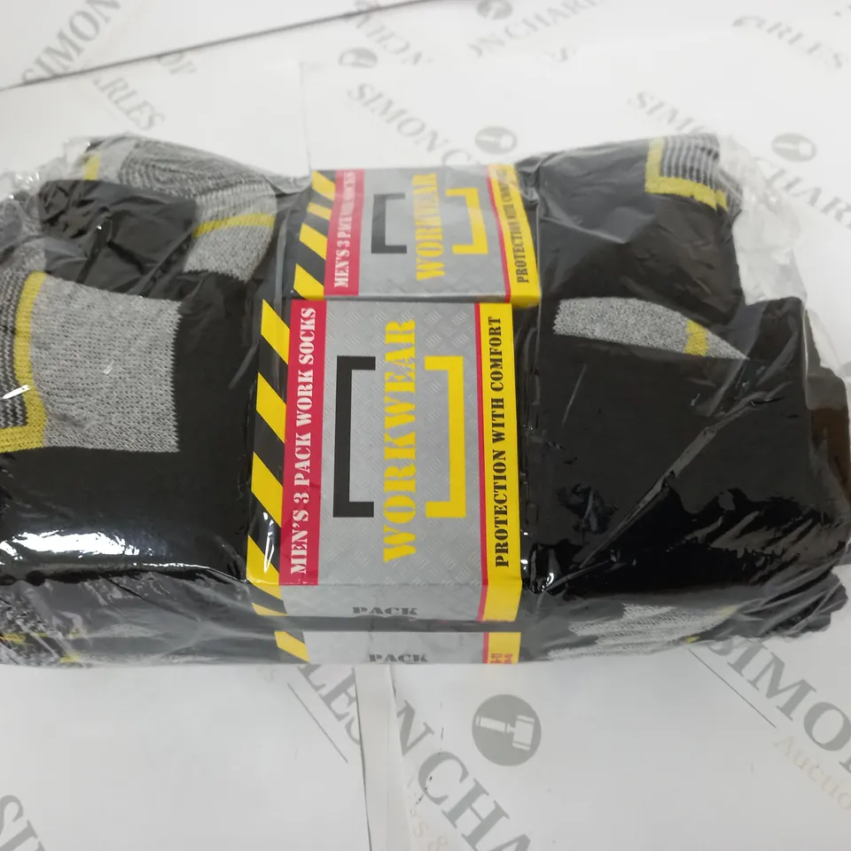 LOT OF 4 3-PACKS OF WORKWEAR SOCKS - 6/11