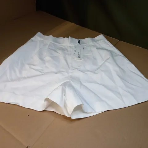 ZARA WHITE WOMENS SHORTS - LARGE