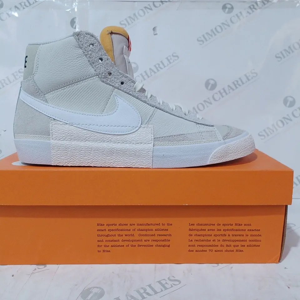 BOXED PAIR OF NIKE BLAZER MID PRO CLUB SHOE SIN LIGHT BONE/WHITE PHANTOM UK SIZE 11.5