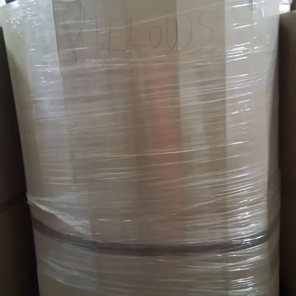 PALLET CONTAINING A LARGE QUANTITY OF PILLOWS 