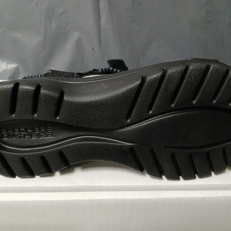 SKECHERS FLEX SANDALS IN BLACK - SIZE 4