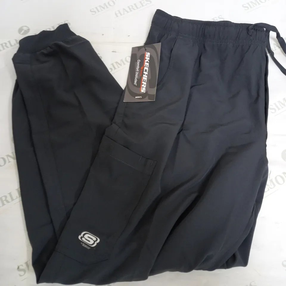 SKETCHERS PATCH CARGO JOGGERS IN PEWTER - LARGE