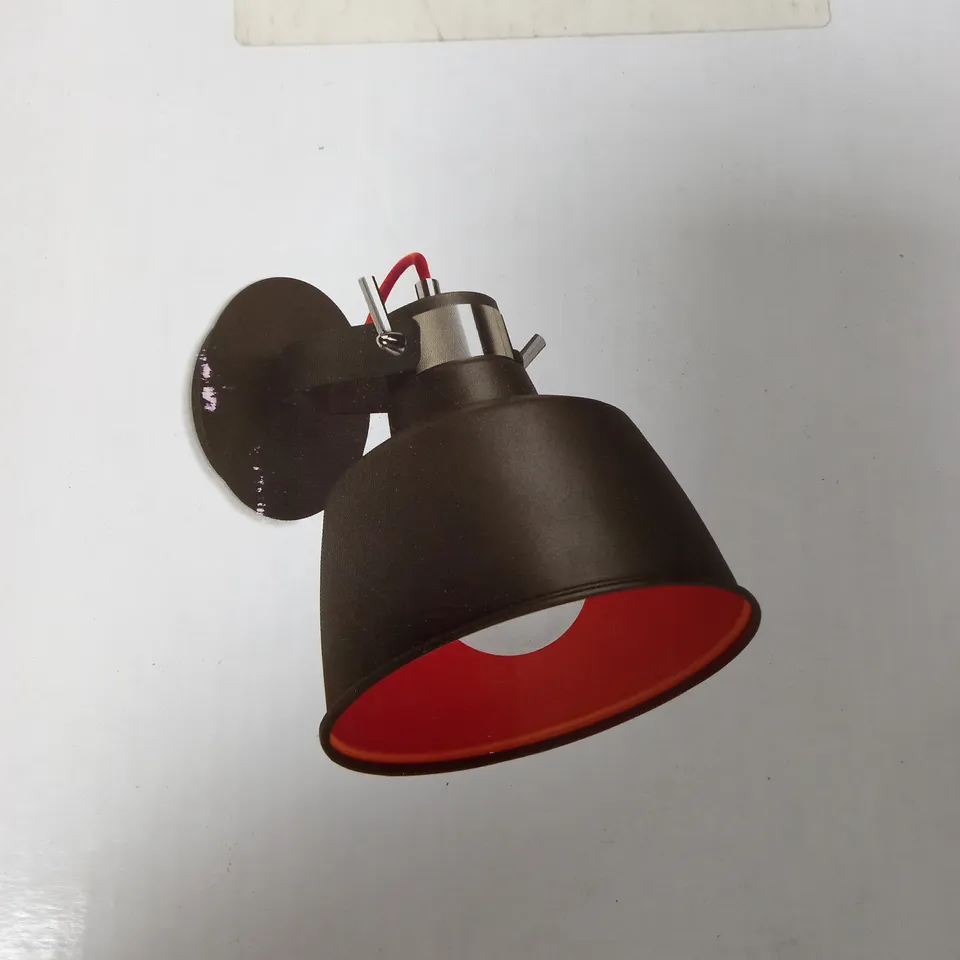 BOXED WALL VINTAGE LIGHT WHITE AND RED 