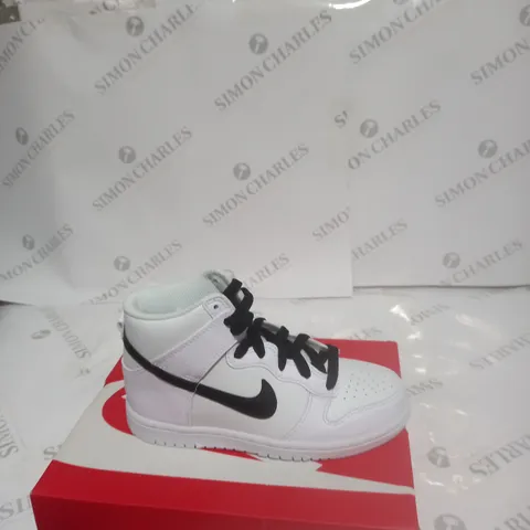 NIKE DUNK HIGHTOPS WHITE SIZE 1 YEARS 