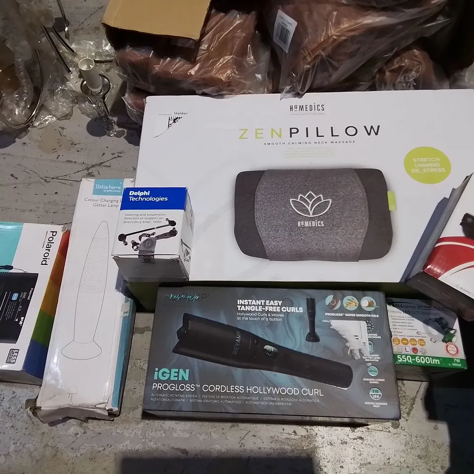 PALLET OF ASSORTED ITEMS TO INCLUDE M&S GRACE CHANDELIER, MULTIPLE BROWN GUEST TOWELS, ZEN PILLOW AND HAIR CURLER